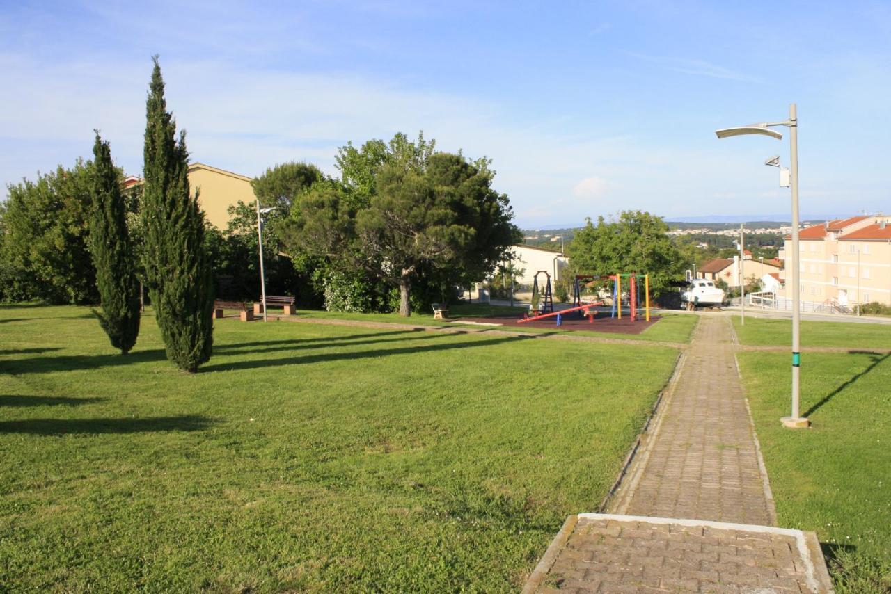 Holiday Home Radmila بريمونتيرا المظهر الخارجي الصورة